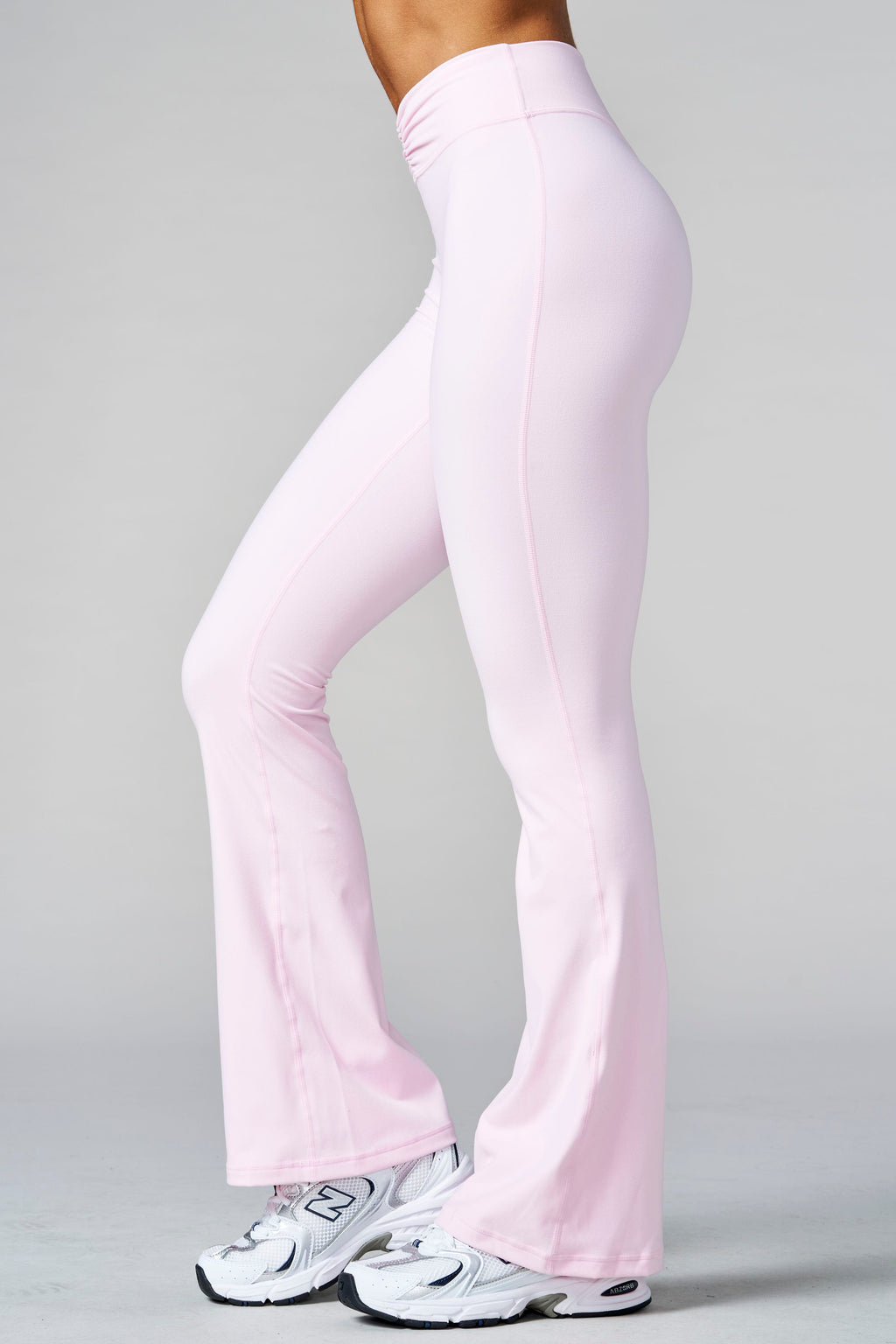 W2279 Legging évasé ultra-doux à taille froncée (court)