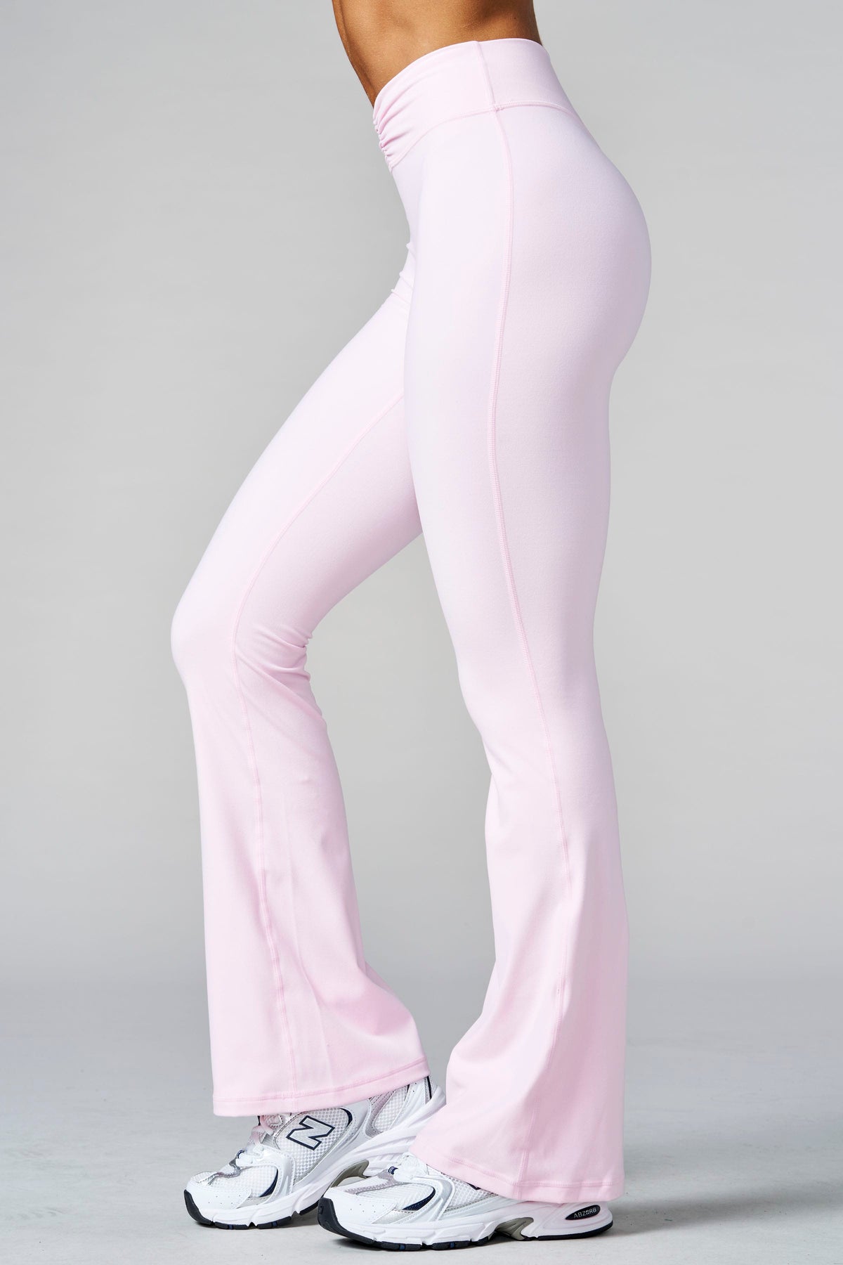 W2279 Legging évasé ultra-doux à taille froncée (court)