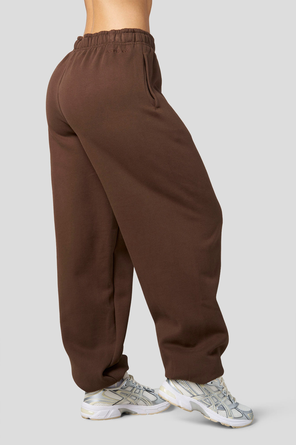 W2218 - Pantalon de jogging Studio Edit à manchette