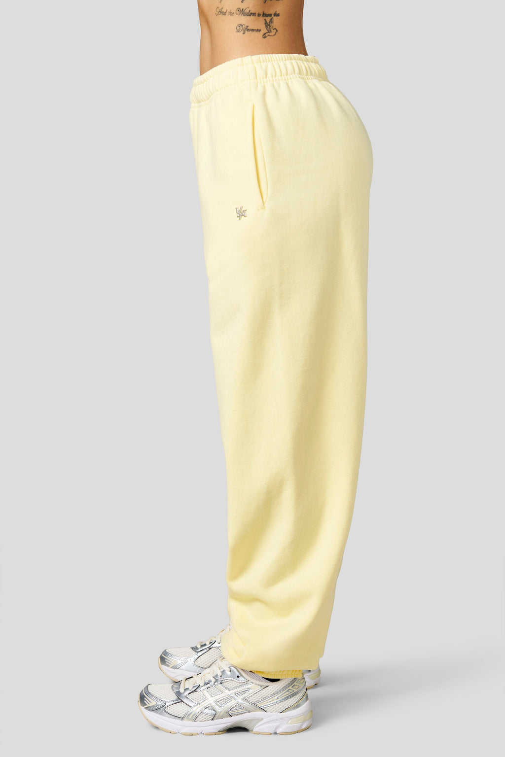 W2218 - Pantalon de jogging Studio Edit à manchette