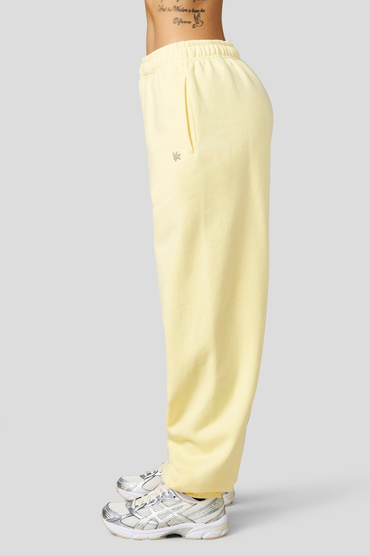 W2218 - Pantalon de jogging Studio Edit à manchette