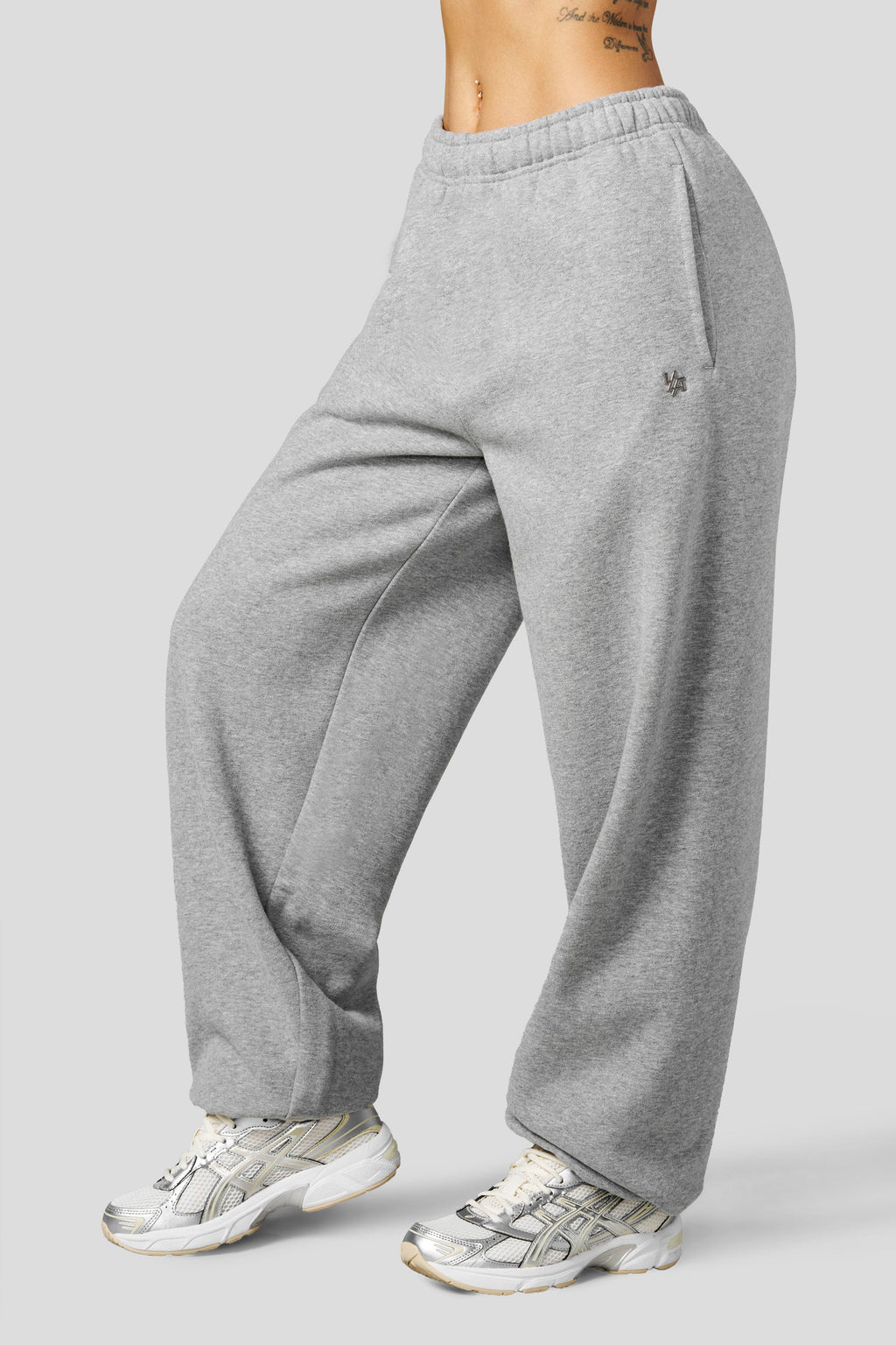 W2218 - Pantalon de jogging Studio Edit à manchette