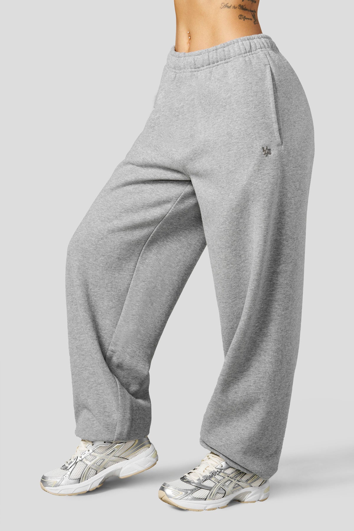 W2218 - Pantalon de jogging Studio Edit à manchette
