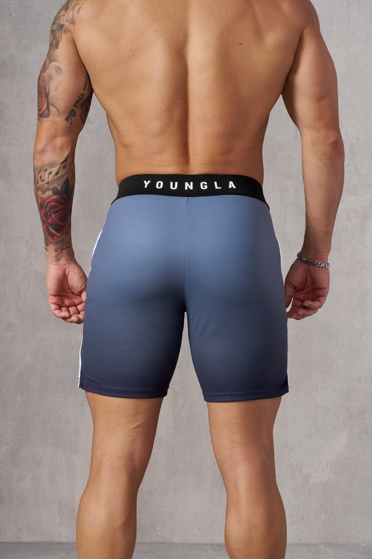 1067 - Short de scène pour le physique masculin