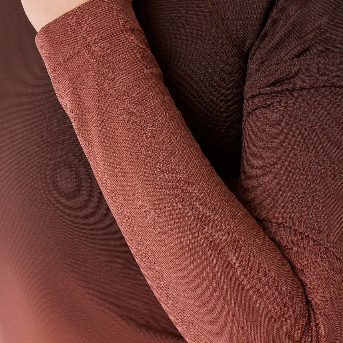 Salta Seamless Long-Sleeve Underscrub - Ombre Espresso