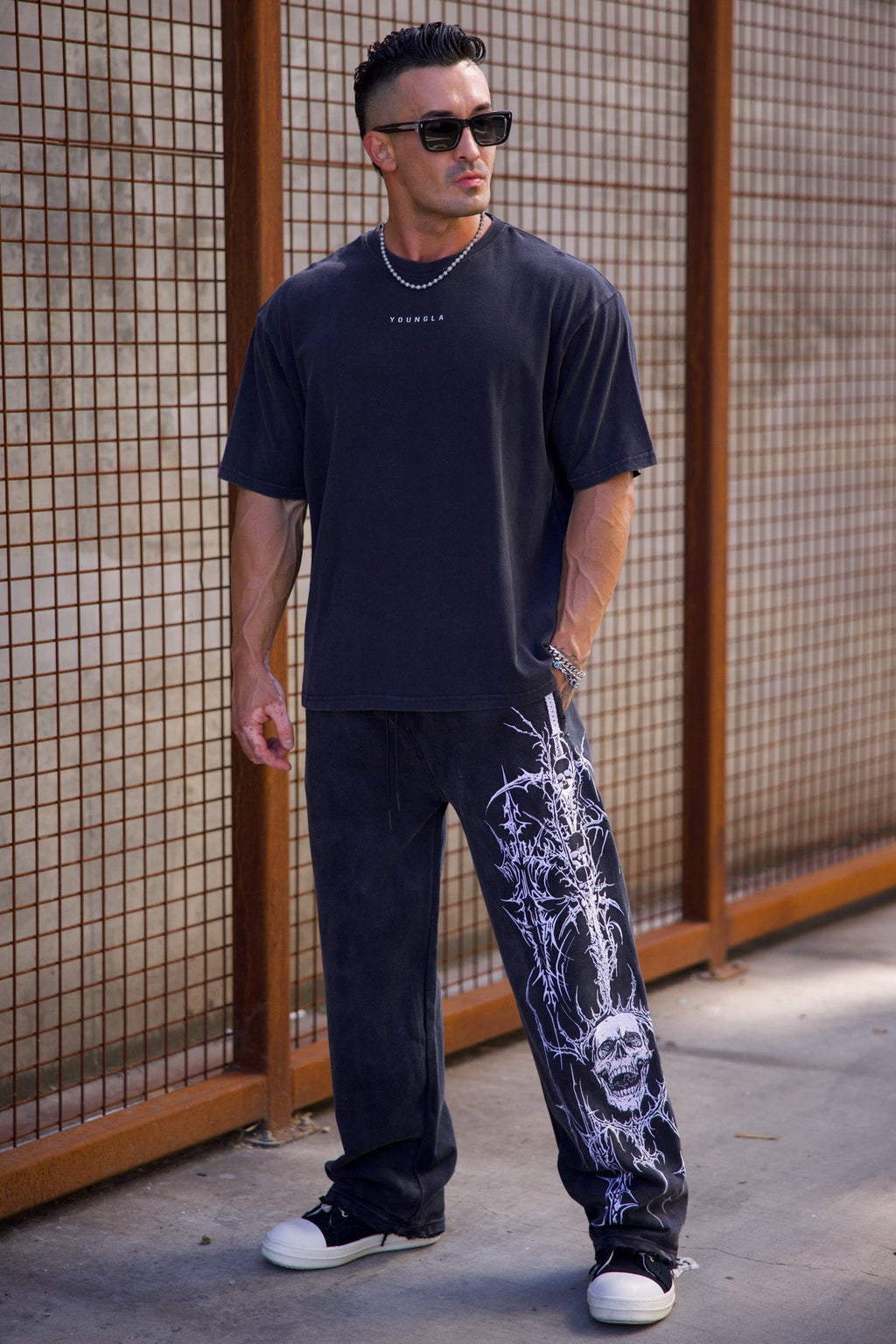 2122 - Sweat-shirt brodé Eternal