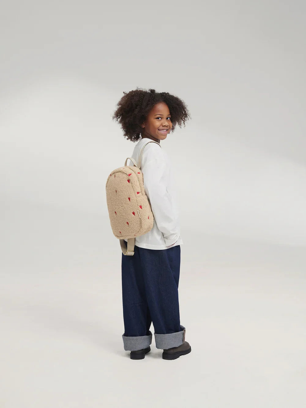 Ecrufarbener Teddy-Mini-Rucksack mit Herzen