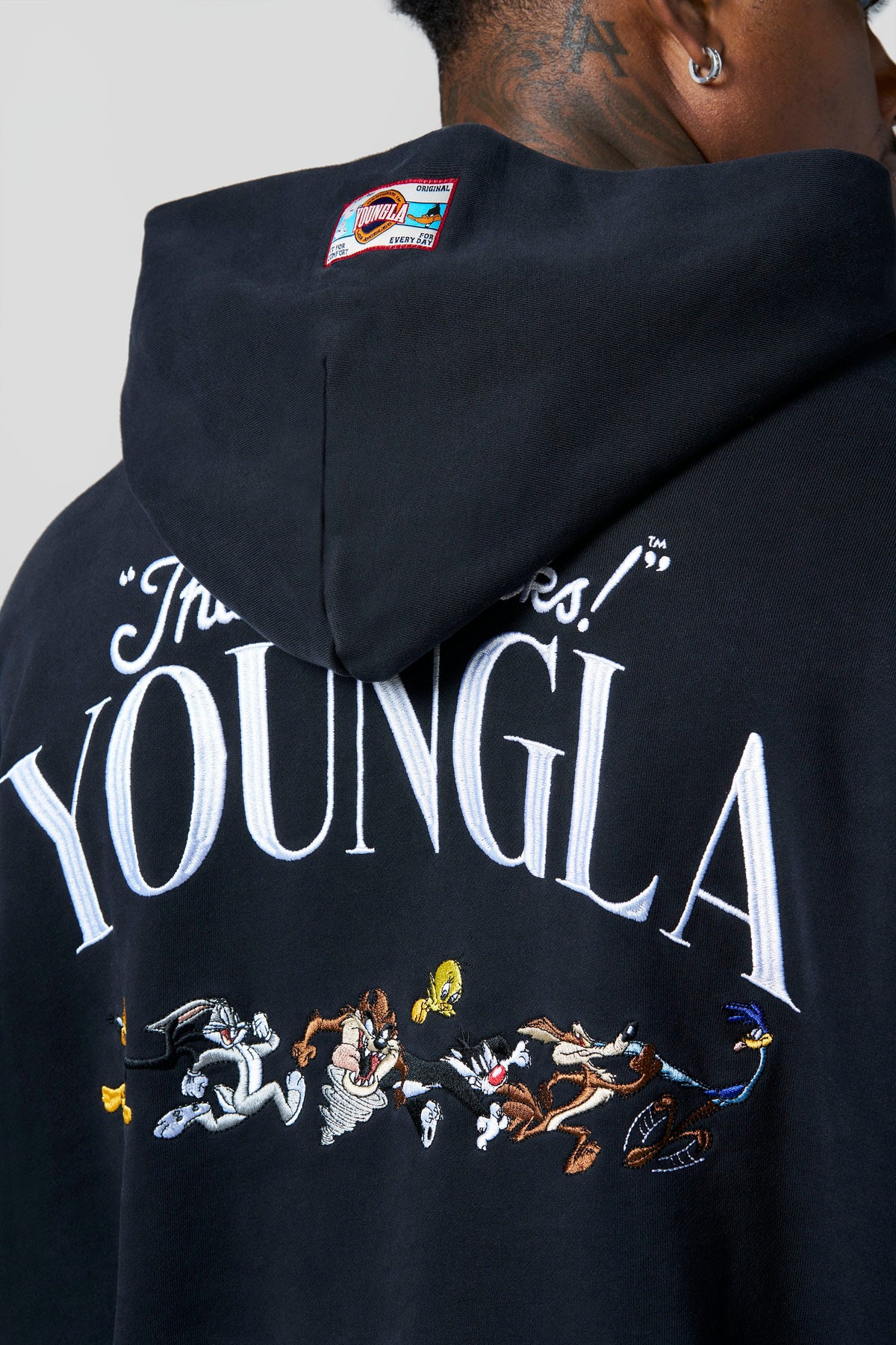 5114 - Sweat à capuche Looney Tunes brodé