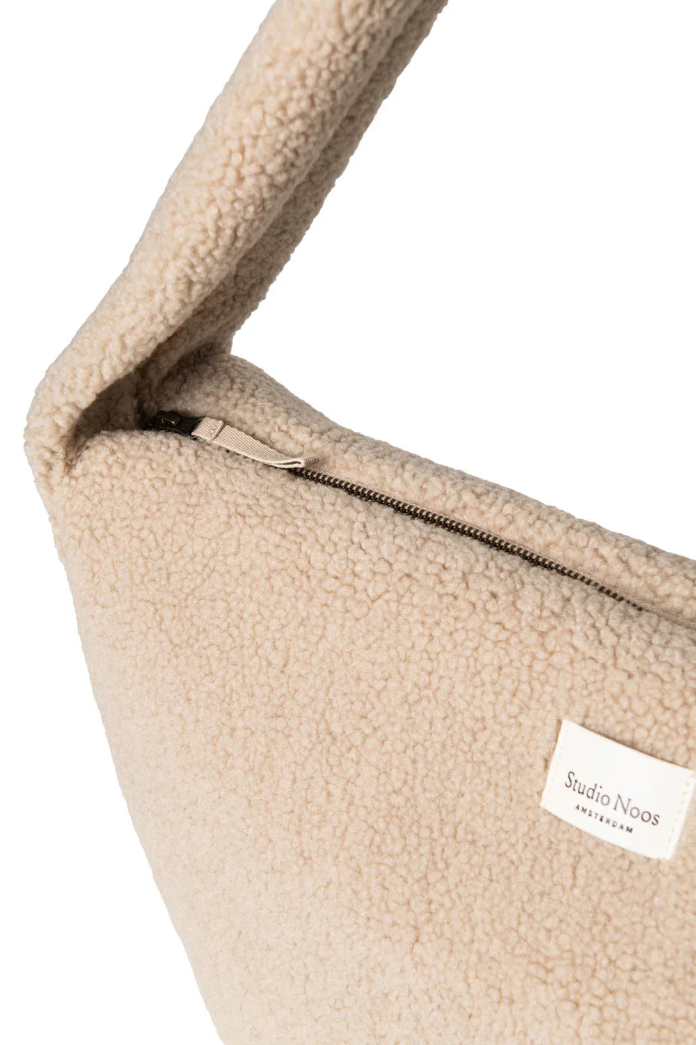 Ecrufarbene Teddy-Umhängetasche mit Herzchen