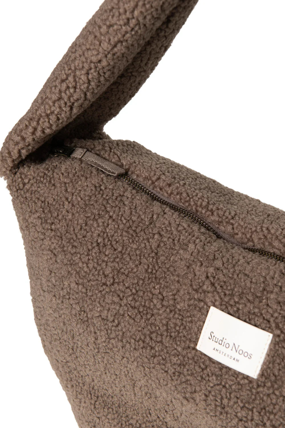 Ecrufarbene Teddy-Umhängetasche mit Herzchen