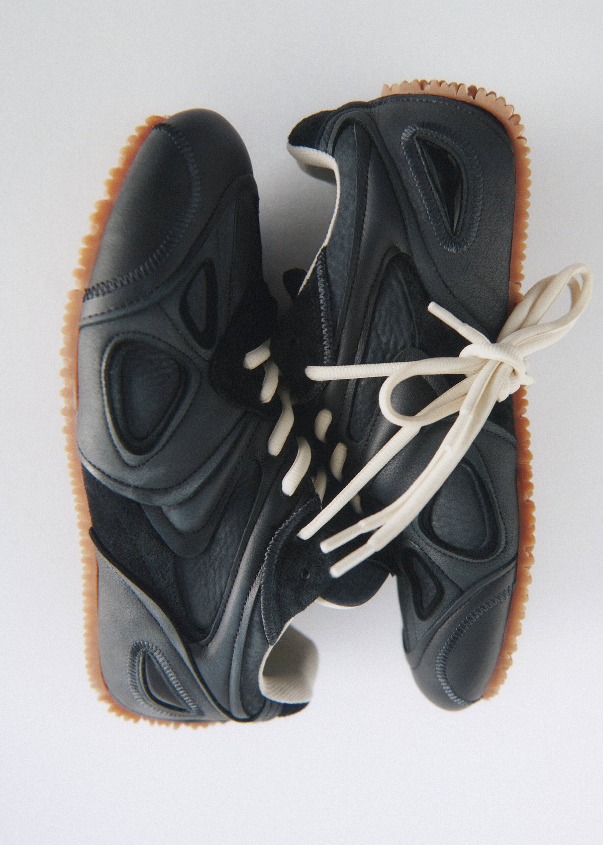 Slow Runner - Black/Gum - image 8