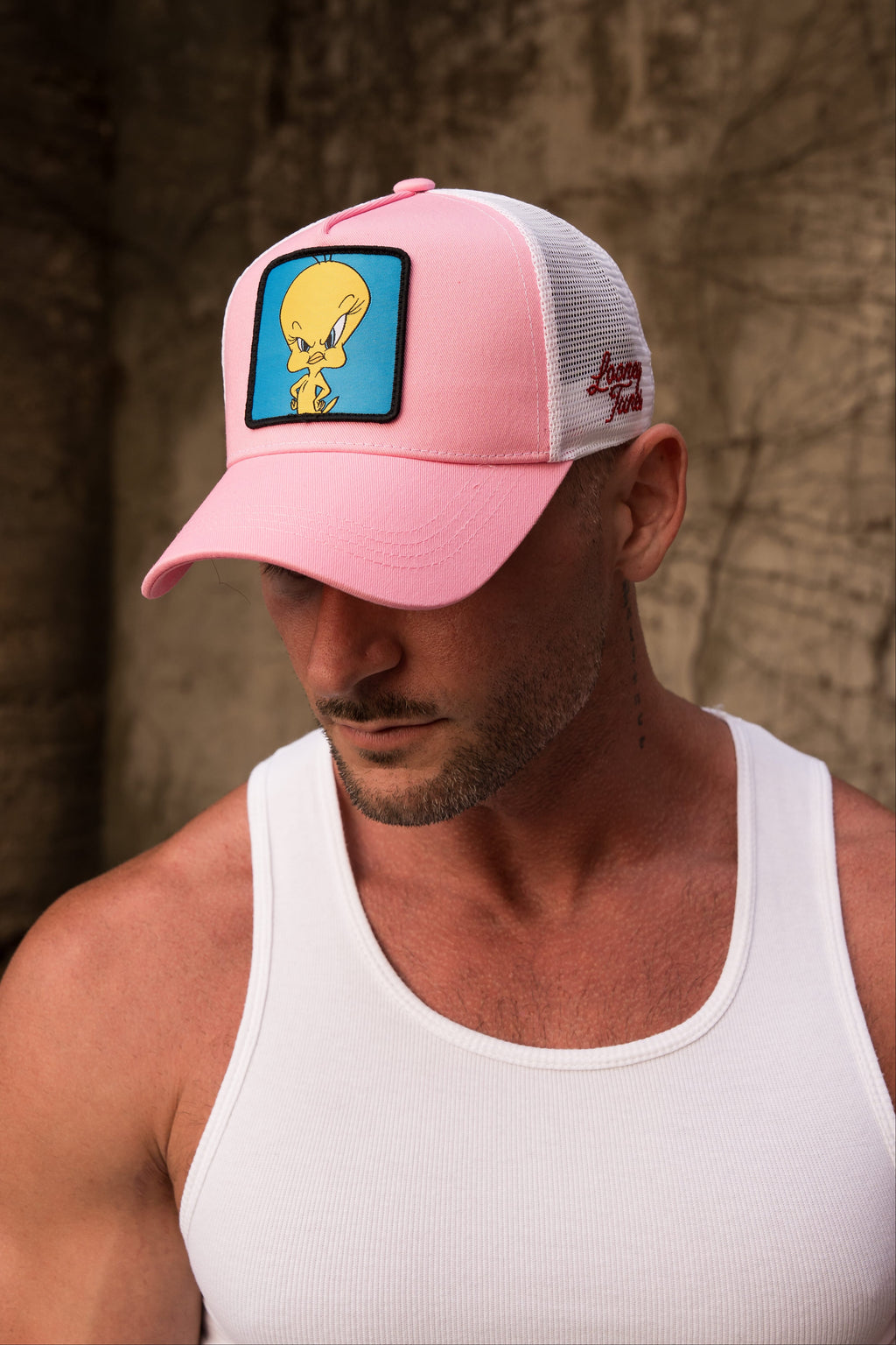 9135 - Casquettes trucker à écusson Looney Tunes