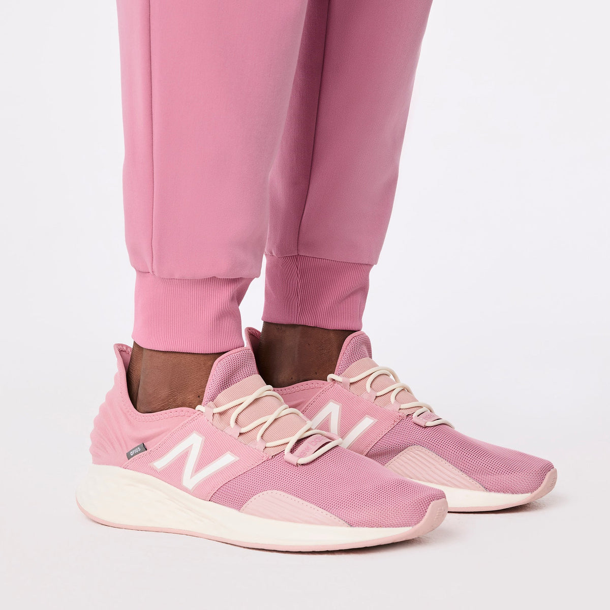 FIGS | New Balance ROAV - Chalk Pink
