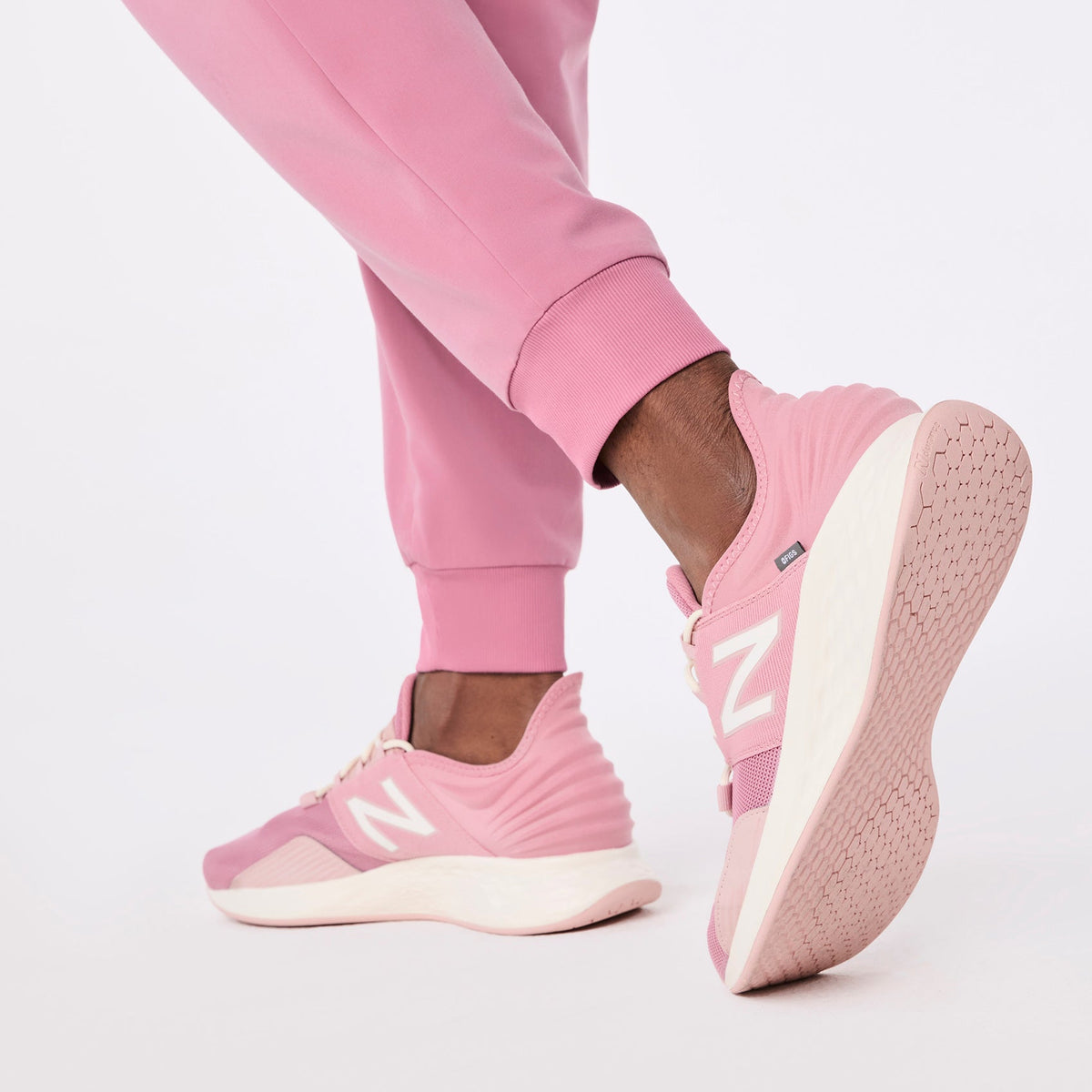 FIGS | New Balance ROAV - Chalk Pink