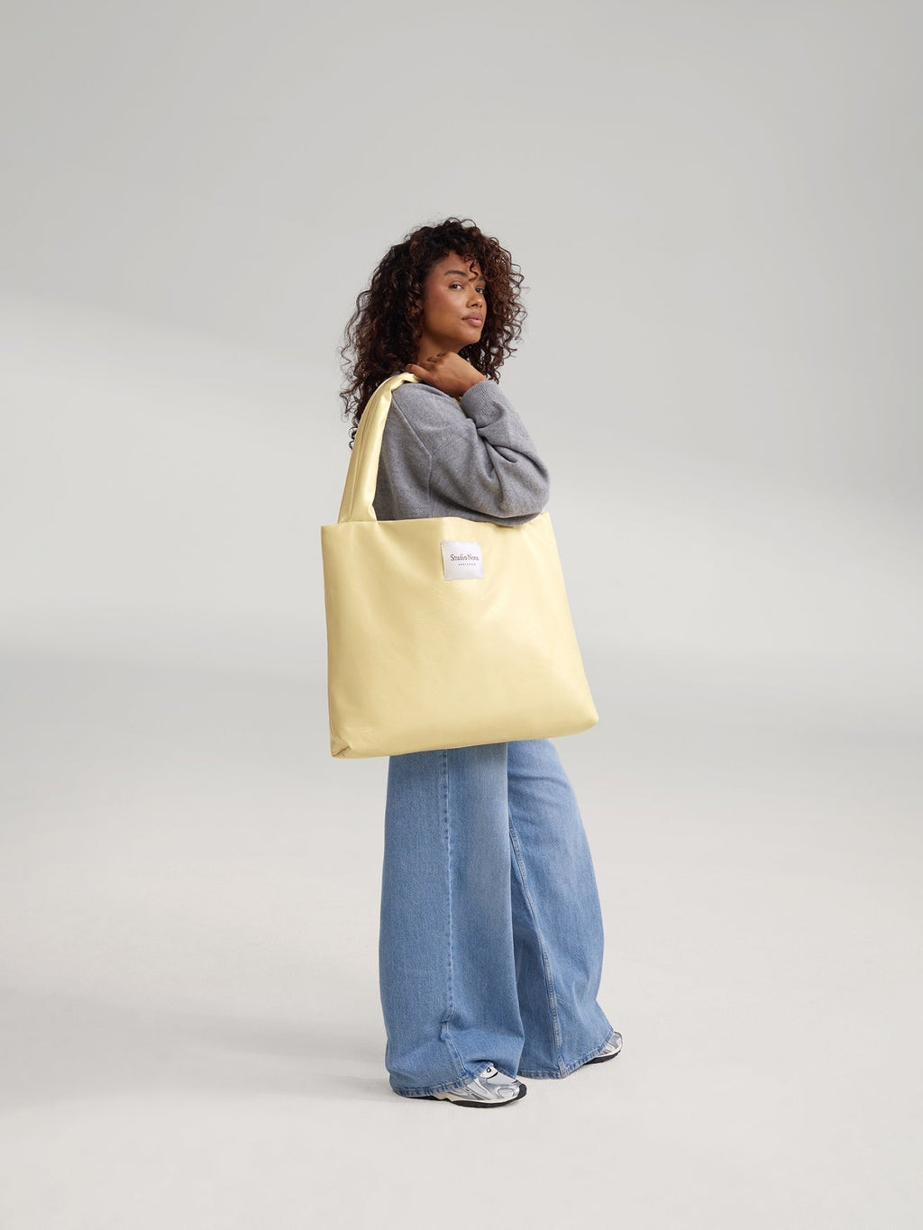 Vegan leren mom bag | Botergeel