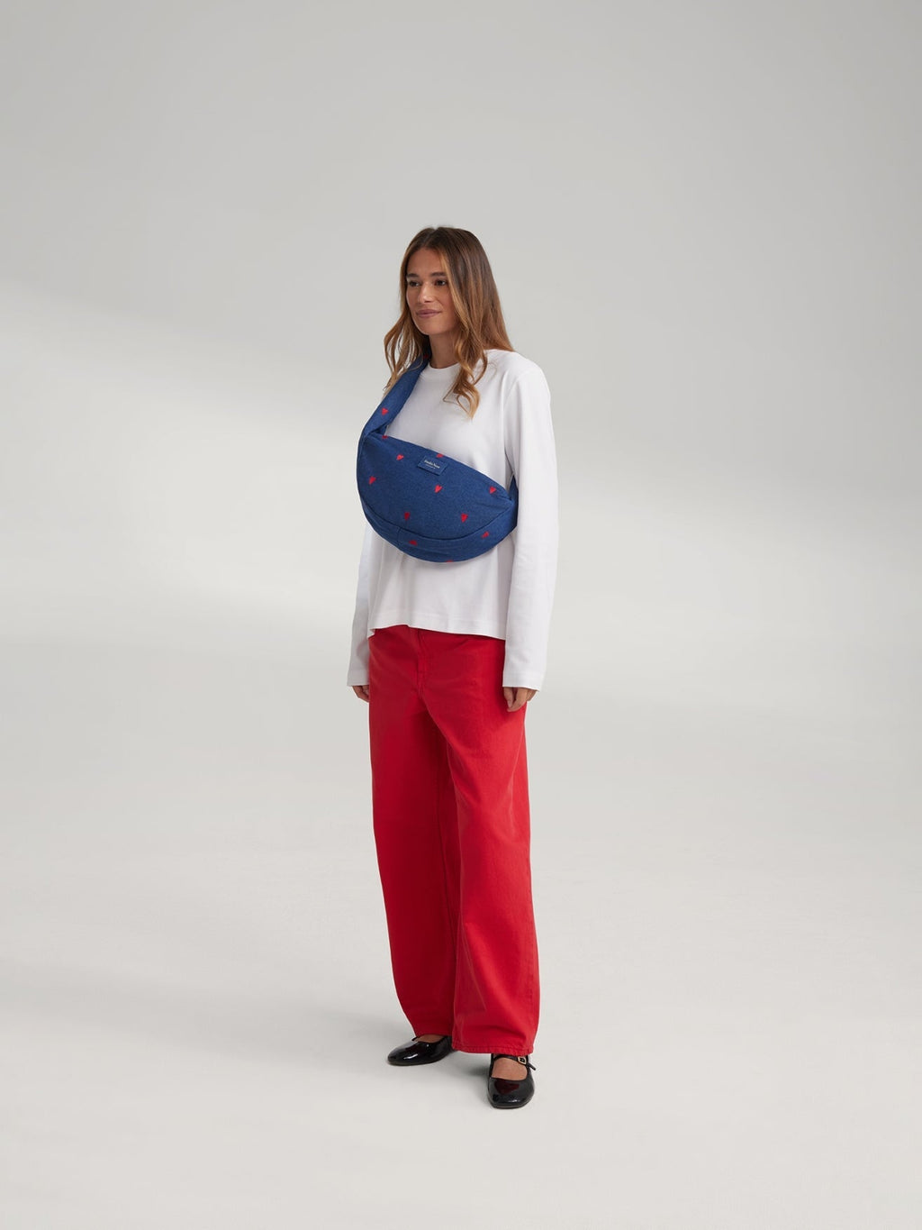 Denim Mini-Umhängetasche | Dunkelblau Rote Herzen