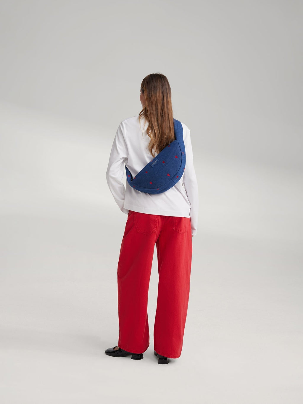 Denim Mini-Umhängetasche | Dunkelblau Rote Herzen