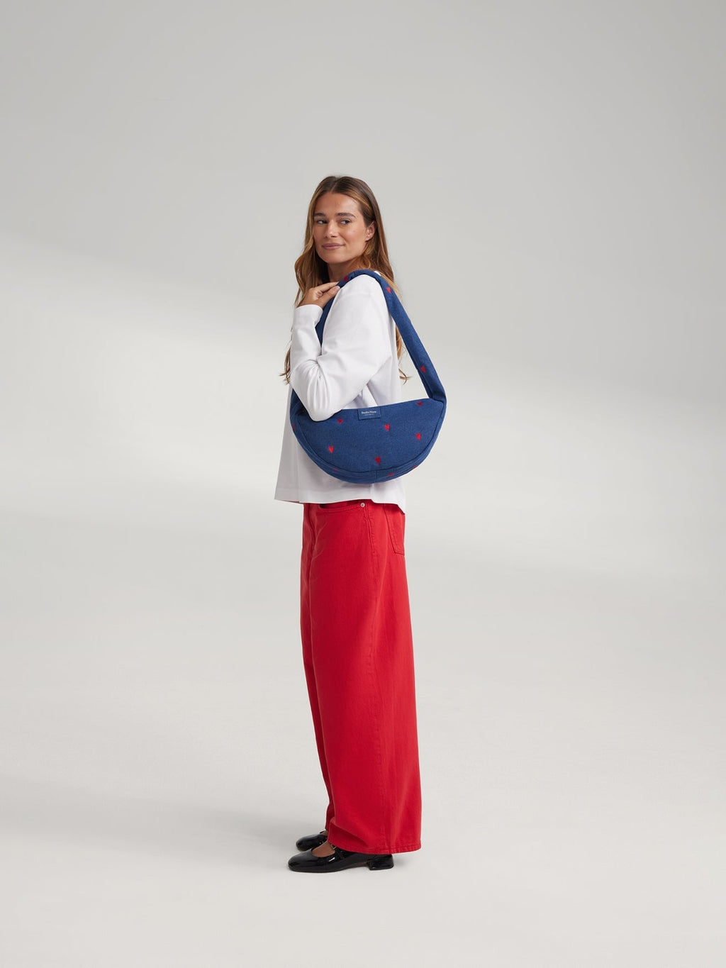Denim Mini-Umhängetasche | Dunkelblau Rote Herzen
