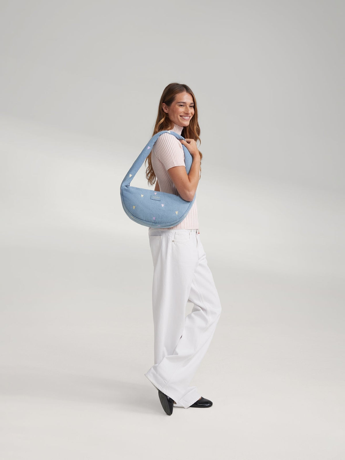 Jeans Mini-Umhängetasche | Hellblaue Herzen