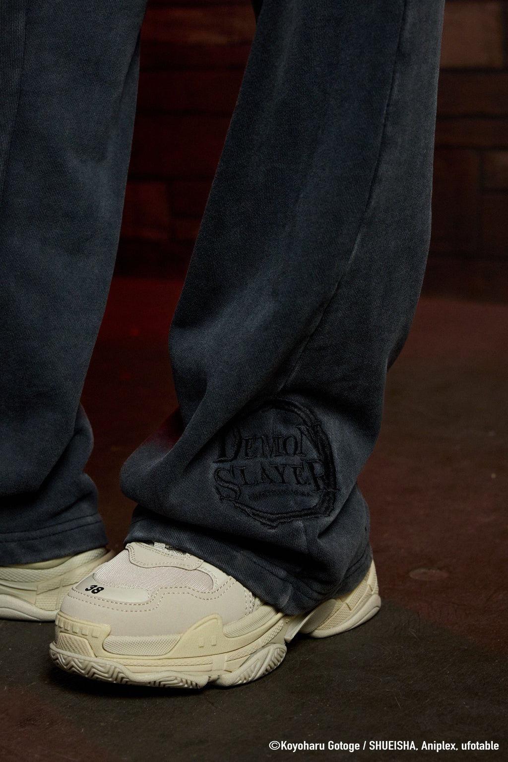 W2242 - Demon Slayer: Kimetsu no Yaiba - Pantalon de jogging