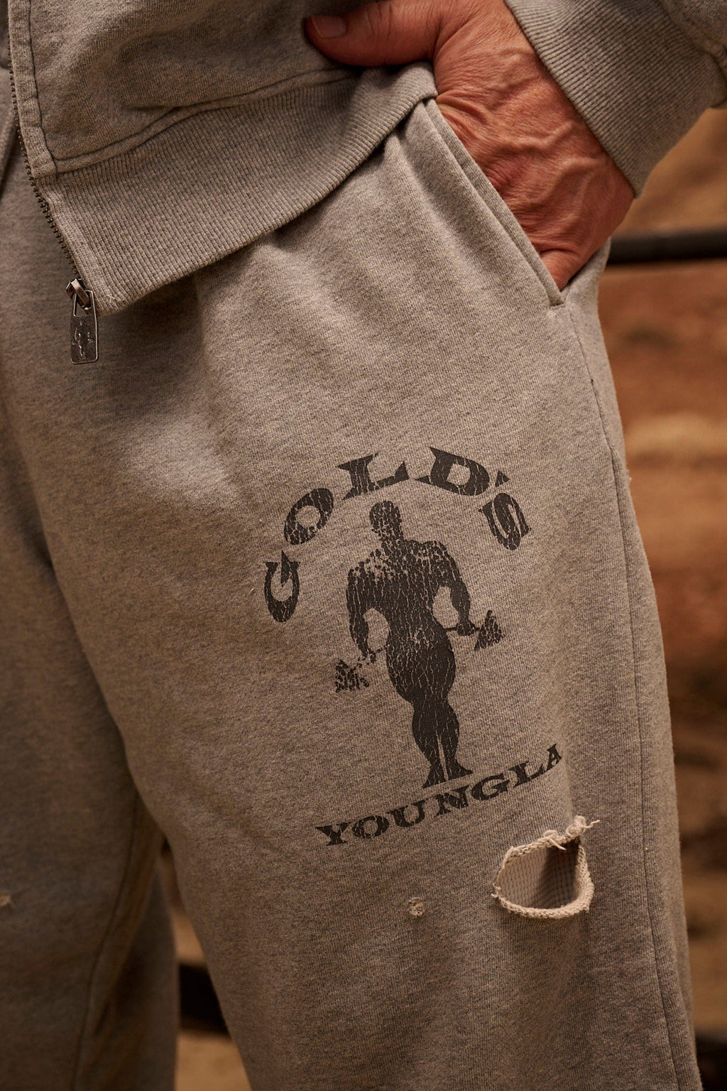2054 - Jogging superposé Gold's Iron Legacy