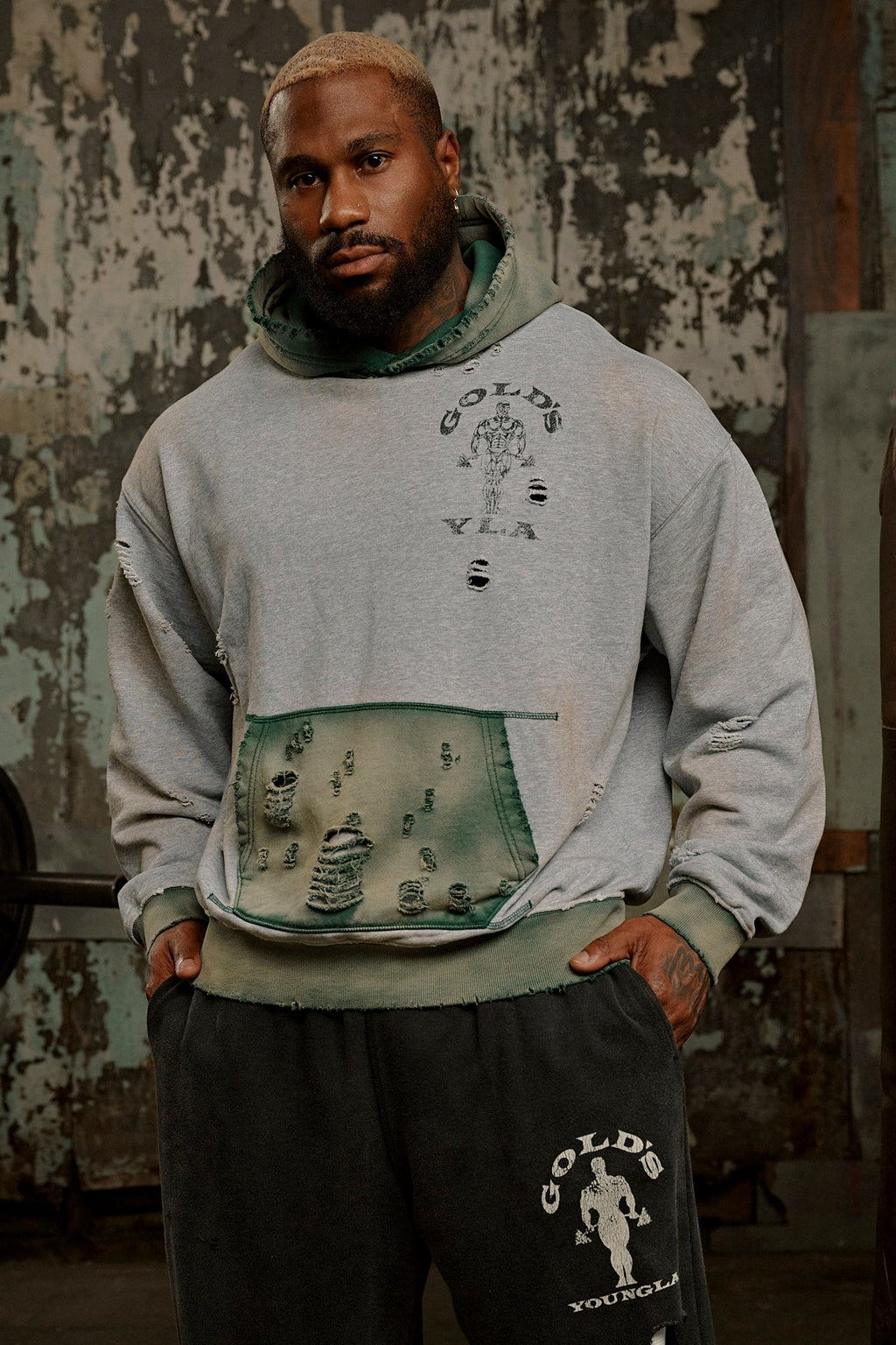 5168 - Sweat à capuche effet usé Gold's Iron Legacy