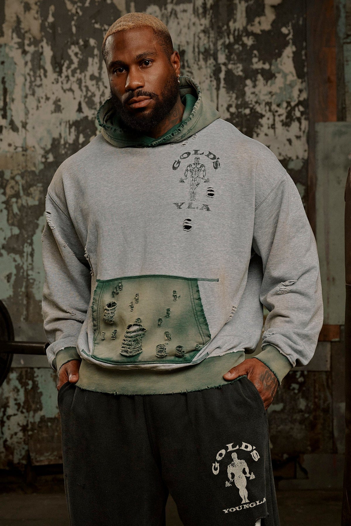 5168 - Sweat à capuche effet usé Gold's Iron Legacy