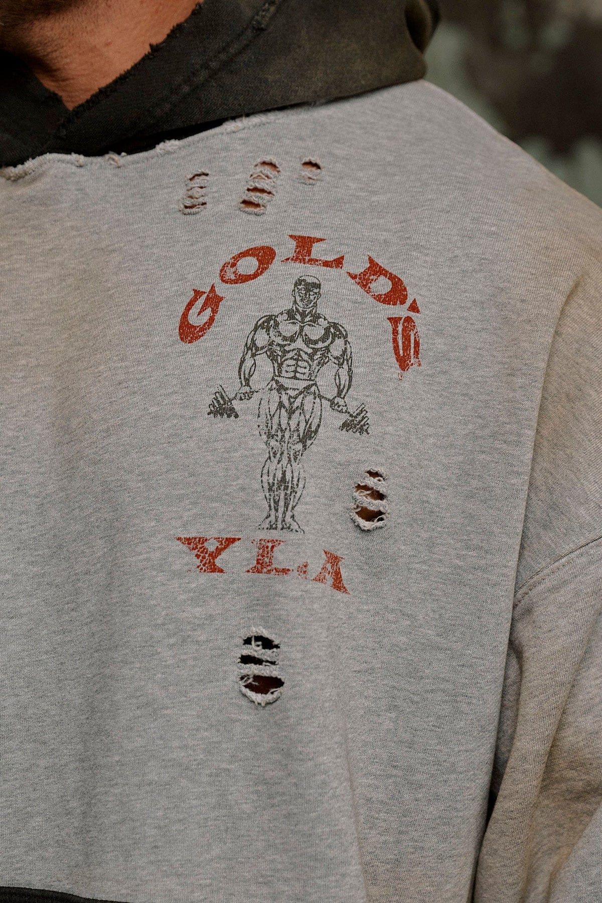 5168 - Sweat à capuche effet usé Gold's Iron Legacy
