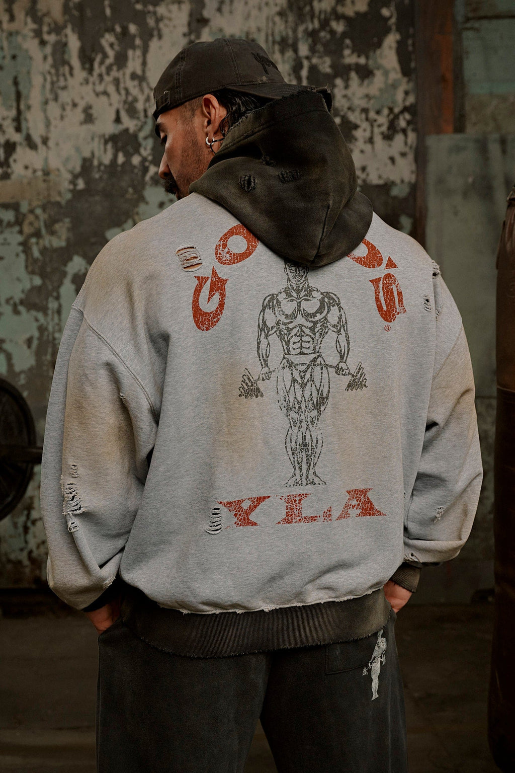 5168 - Sweat à capuche effet usé Gold's Iron Legacy