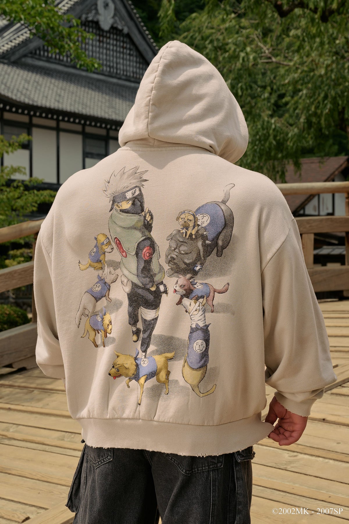 5083 - Sweat à capuche Naruto Stud Artwork
