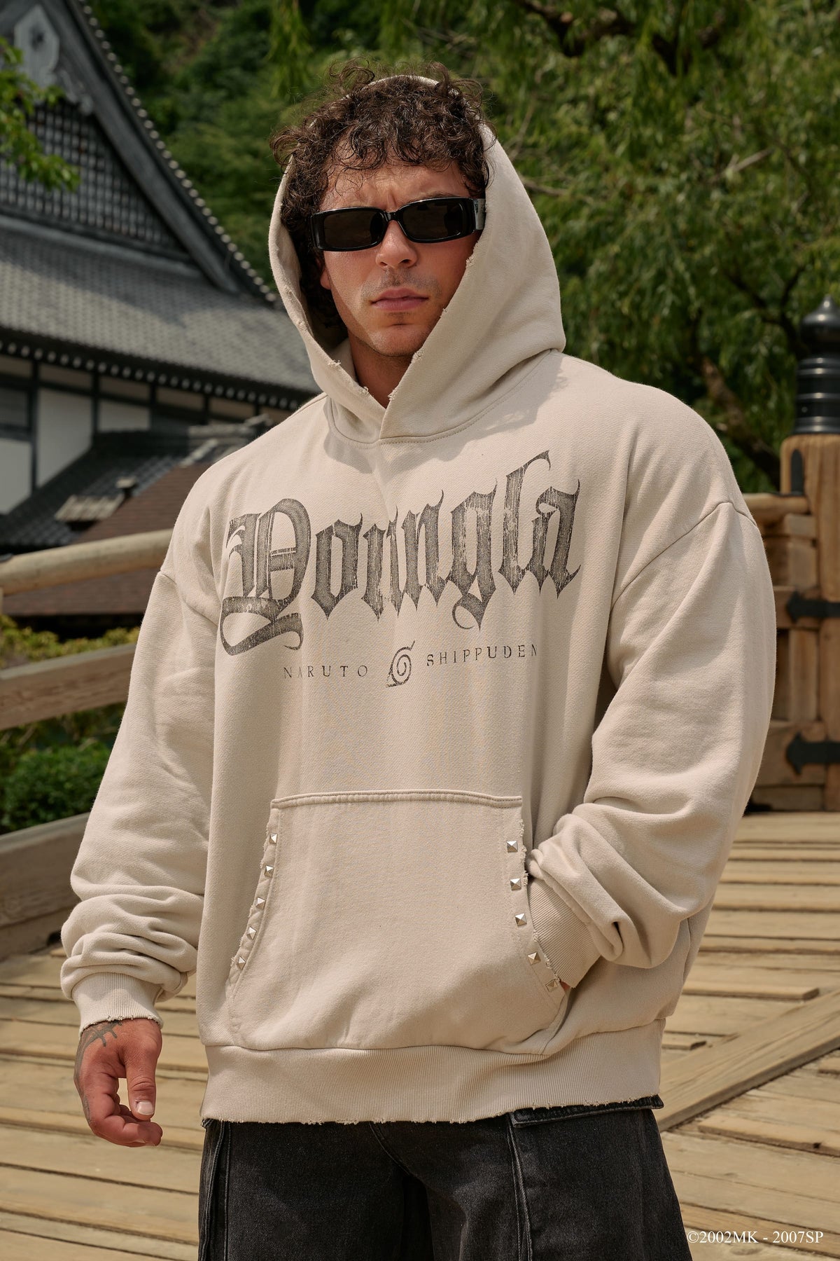 5083 - Sweat à capuche Naruto Stud Artwork