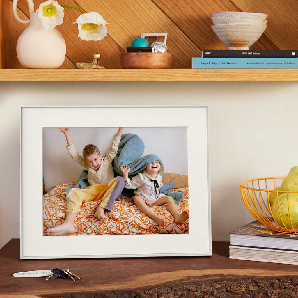 Aura Walden 15-inch Digital Photo Frame in Clay with Paper Mat - AFM110-MWHT - image 4