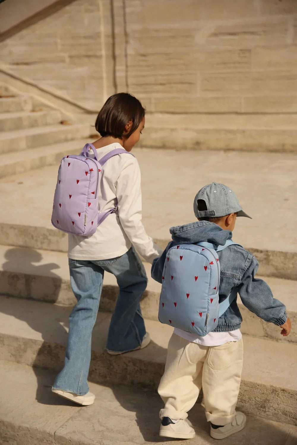 Hellblaue Herzen Puffy Mini-Rucksack