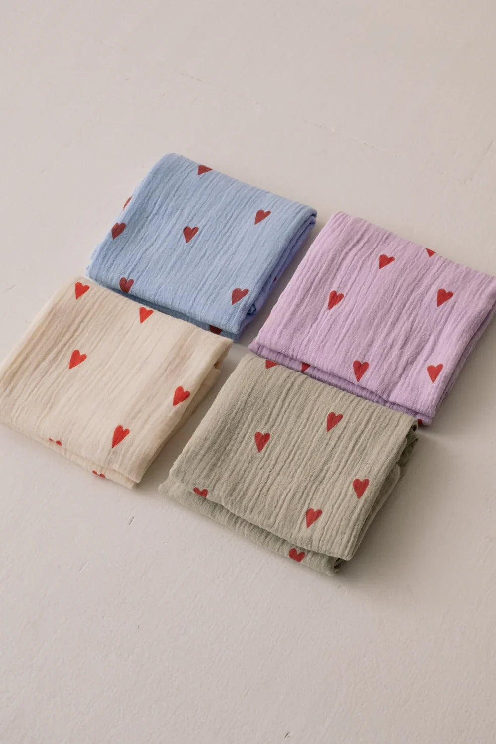 Geschenkset Musselin-Pucktuch Lila Herzen