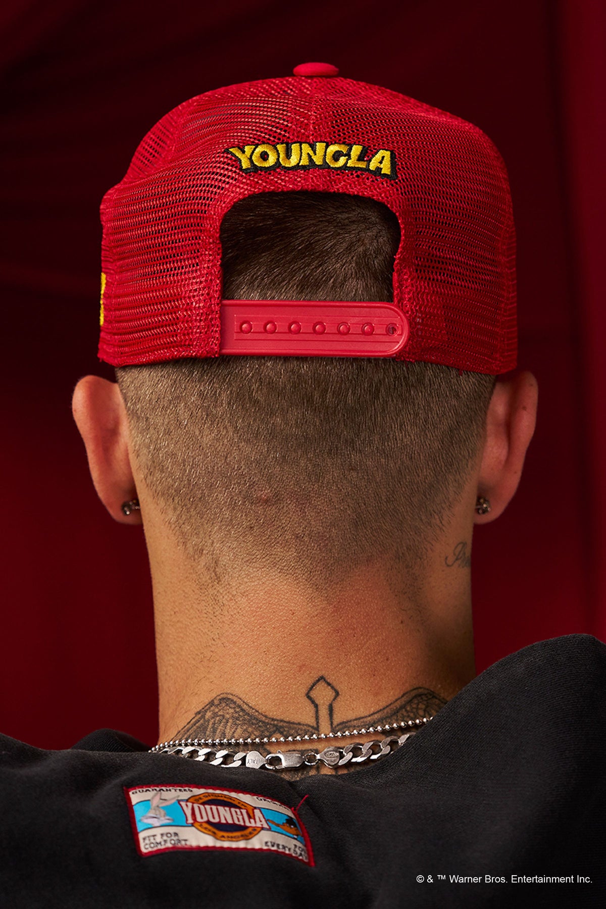 9135 - Casquettes trucker à écusson Looney Tunes