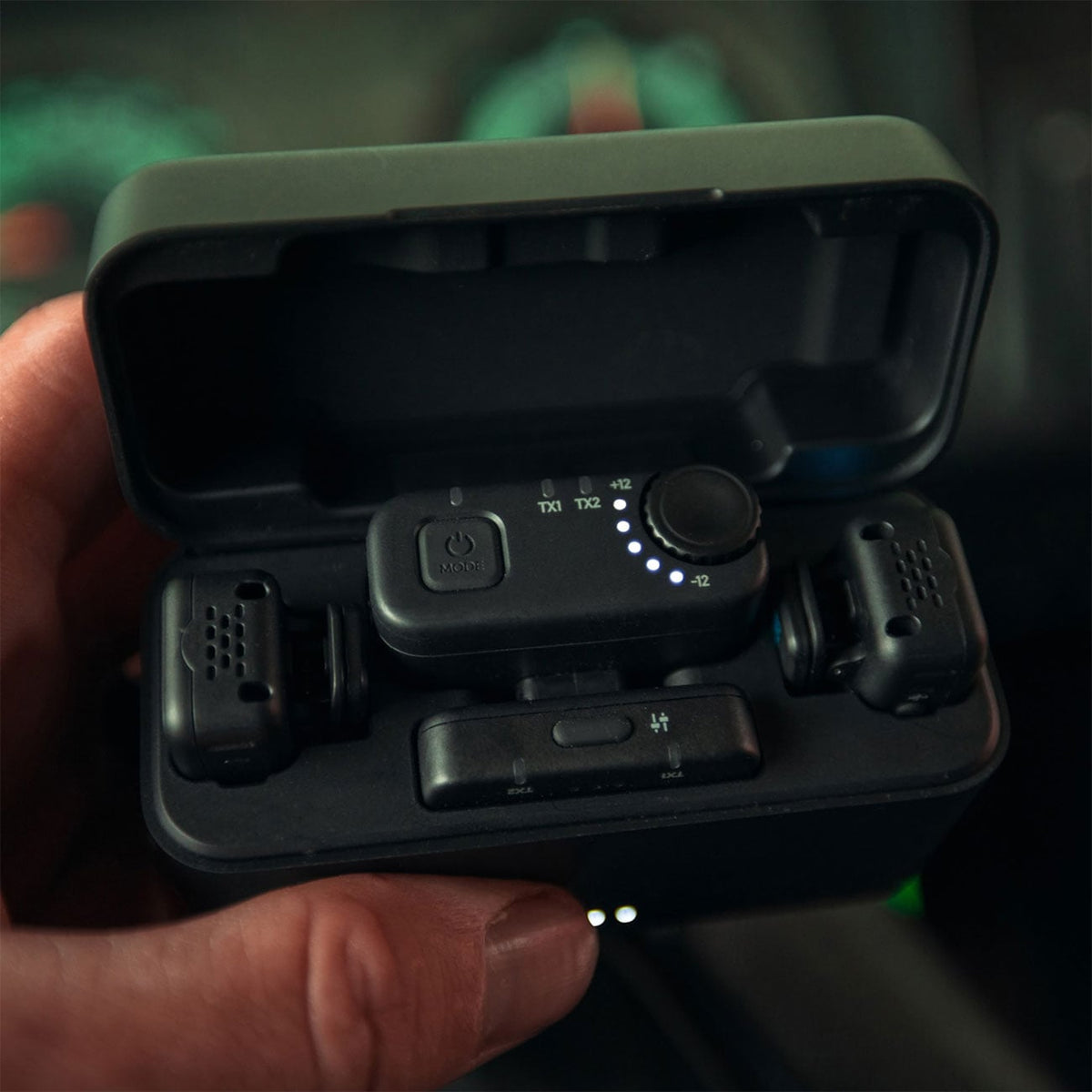 GoPro Wireless Mic Complete Kit with 2 Transmitters and Charging Case - AWMIC-010 - image 7