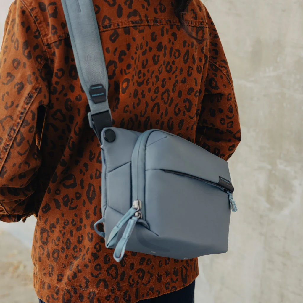 Peak Design Everyday Sling 3L Bag in Ocean - BEDS-3-DS-3 - image 8
