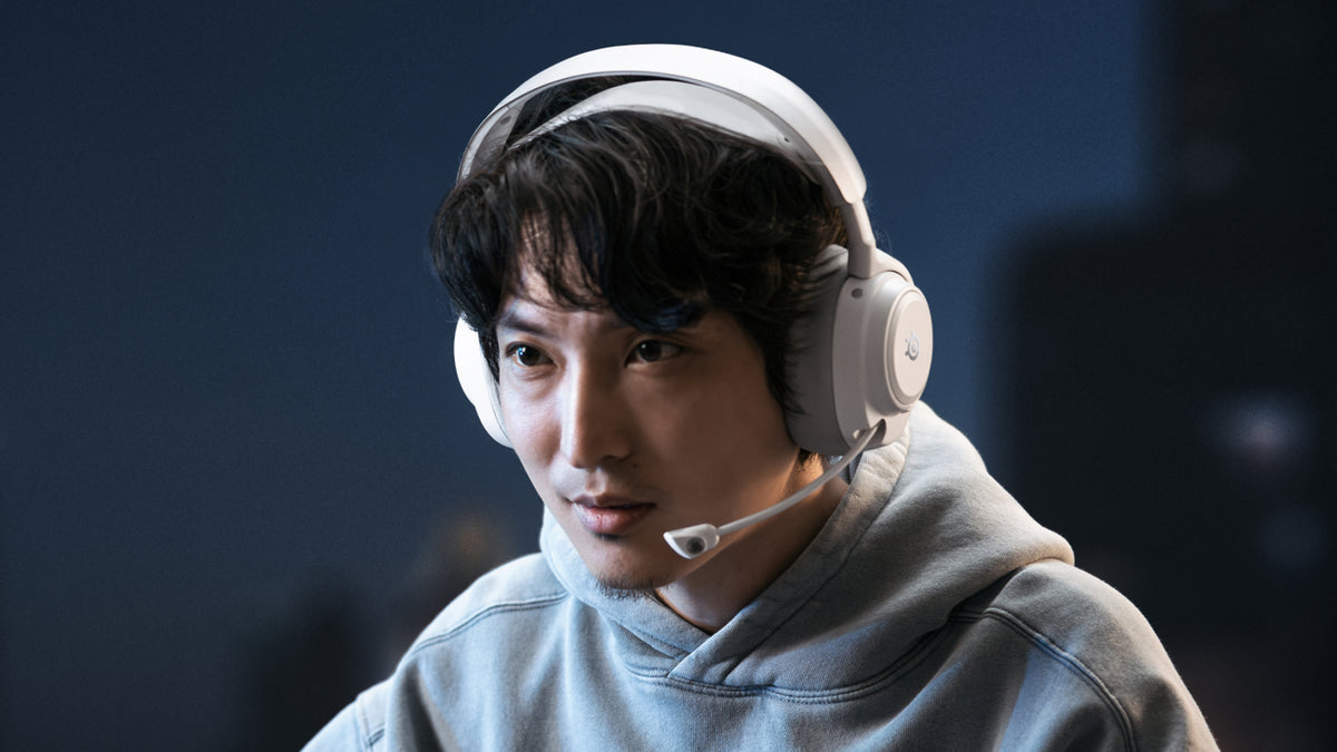 SteelSeries Arctis Nova Pro Omni Wireless Gaming Headset in White - 61722 - image 7